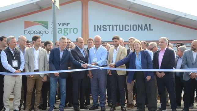 El expresidente Mauricio Macri, uno más en el corte de cintas de Expoagro 2025.