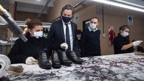 Es la economía (real): el nuevo Guzmán sale del Zoom y visita fábricas