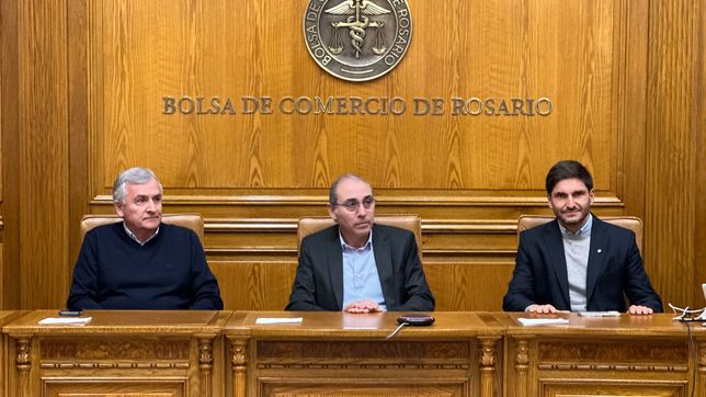 El presidente de la Bolsa, Miguel Simioni, con Gerardo Morales y Maximiliano Pullaro.