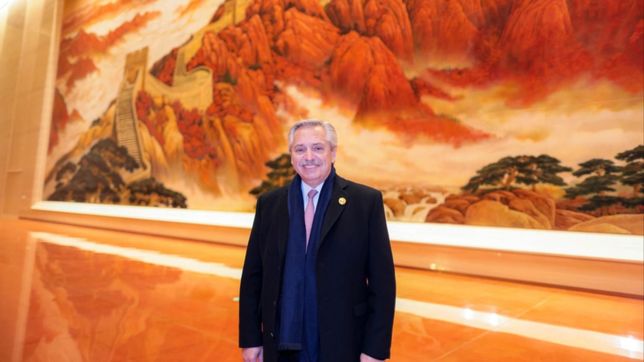 fernandez va por la vacuna sinopharm para alentar el romance con china