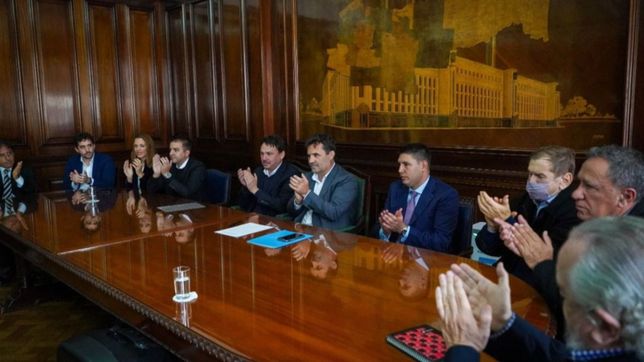 neuquen y rio negro presionan al gobierno por el equipo que auditara las represas