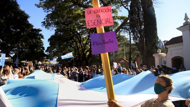 la trampa de la educacion como servicio esencial