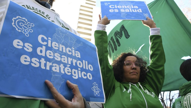 Marcha contra las amenazas del entonces candidato a presidente Javier Milei de cerrar el Conicet.&nbsp;