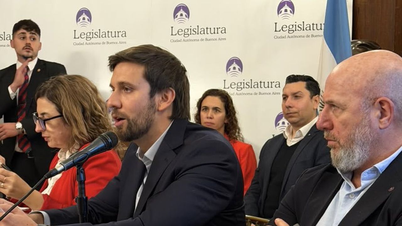 LLA y el peronismo protagonizaron fuertes cruces en la la primera reunión por el presupuesto 2027 encabezaba por el ministro de Economía, Gustavo Arengo
