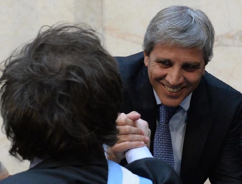 Javier Milei y Toto Caputo tras presentar el Presupuesto 2025 Javier Milei y Toto Caputo tras presentar el Presupuesto 2025