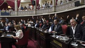Un fondo con aportes de quienes ganen más de $60.000 para pagar sueldos de pymes