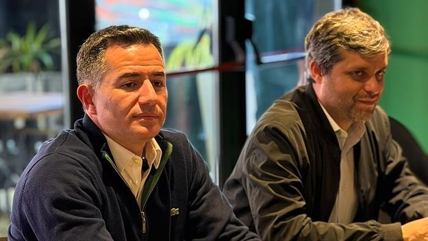 Gabriel Bornoroni junto a Federico Zárate, en Jesús María, Córdoba.