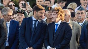 Javier Milei y el gobernador santafesino Maximiliano Pullaro, ¿hay chances de que Unidos sea aliado de LLA en 2027?
