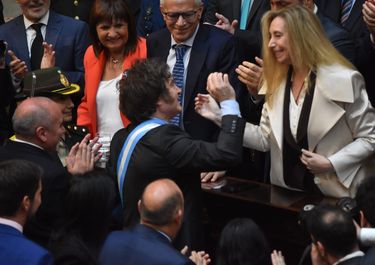 Javier Milei con Karina Milei en el Congreso. 