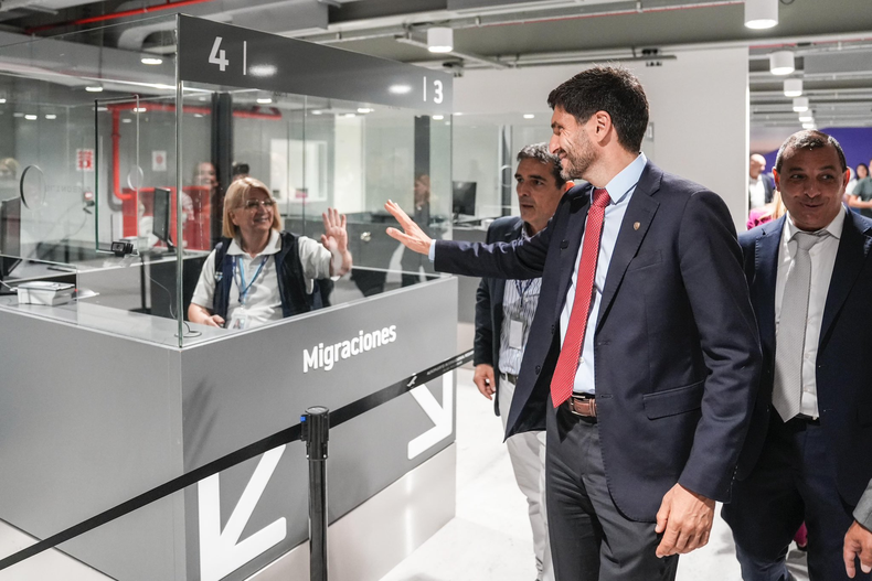 Maximiliano Pullaro piensa adelantar el calendario electoral 2027 para primerear a sus rivales.