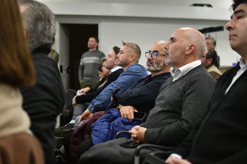 José Gobbi, secretario de Recursos Hídricos del gobierno provincial, en la audiencia pública: eligió un discurso técnico después de los palazos del intendente. FOTO: www.radiokermes.com