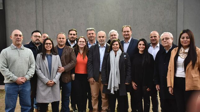 Horacio Rodríguez Larreta junto a la nómina cordobesa paloma.  Horacio Rodríguez Larreta junto a la nómina cordobesa paloma.
