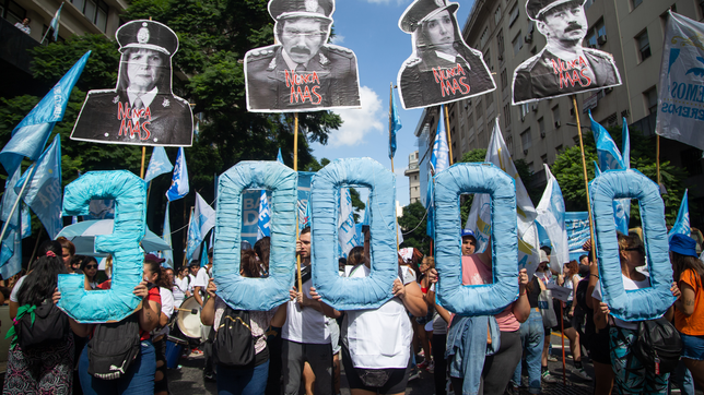 Una multitud marcha el 24M hacia Plaza de Mayo