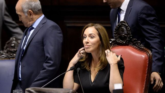 vidal, primera gobernadora bonaerense, con una mesa chica de hombres