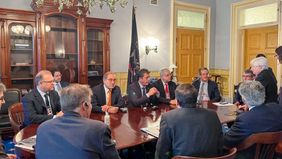 Los dólares que trae Massa se van por la puerta giratoria del plan Aguantar