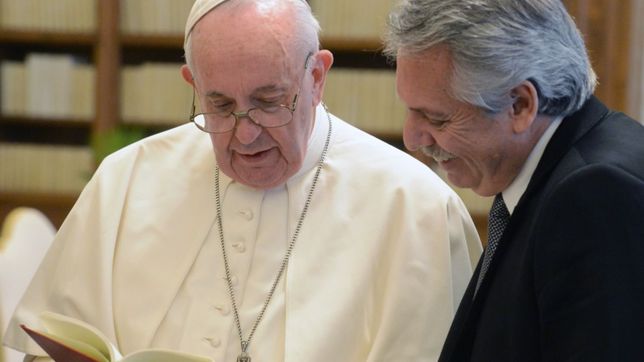 aferrado a la sotana del papa, el gobierno llama a la paz a las partes involucradas