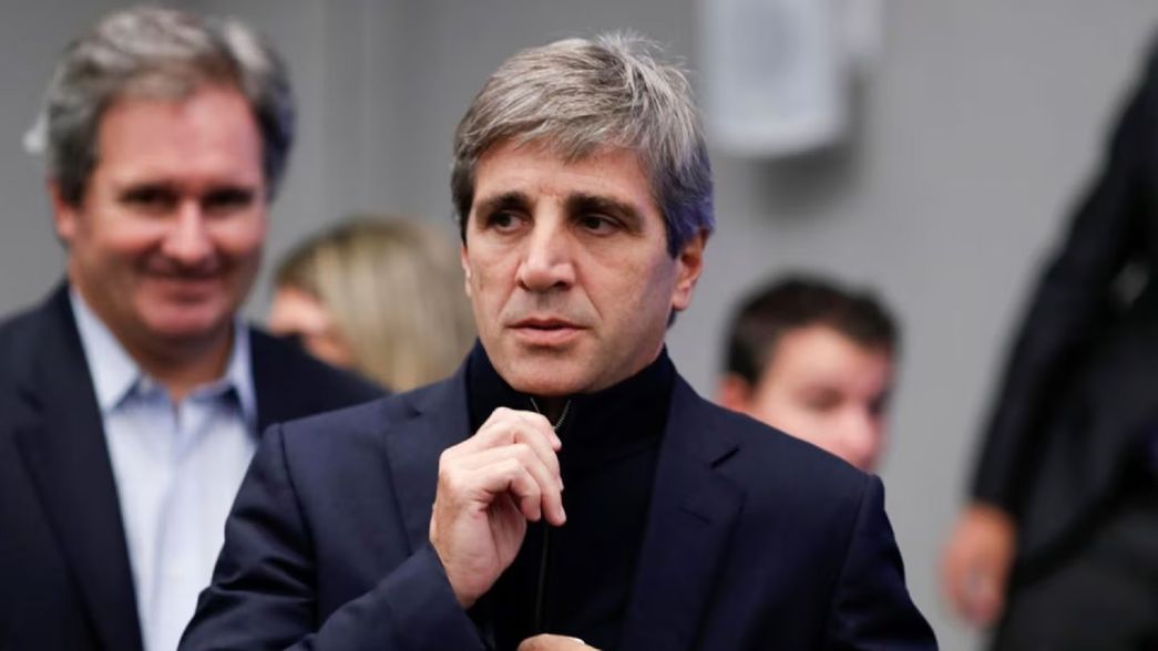 Toto Caputo, el dólar y las bandas cambiarias hasta las elecciones de octubre.
