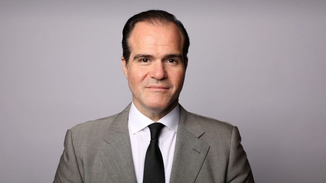 el topo de trump en el bid se da vuelta, celebra a massa y promete colaborar