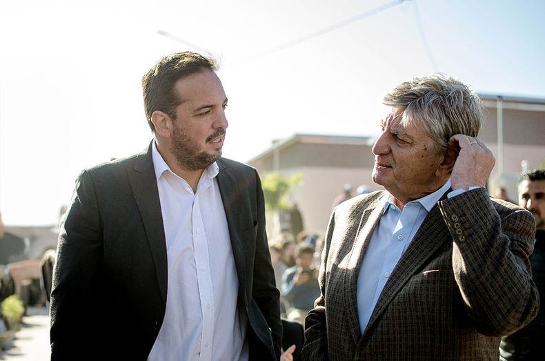 Intendente Luciano di Nápoli y gobernador Sergio Ziliotto: unidos en su resistencia contra la motosierra de Javier Milei.