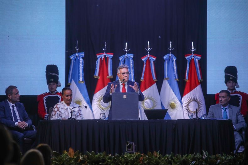 Martín Llaryora fue crítico con la avanzada antiderechos e hizo un llamado a la acción para defender la democracia. 