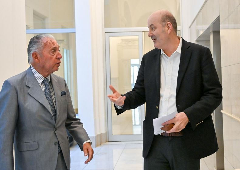 Federico Sturzenegger y el titular de la UIA, Daniel Funes de Rioja.
