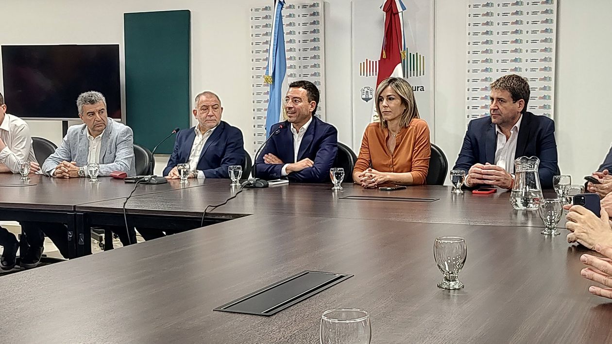 El senador Luis Juez y el diputado Rodrigo de Loredo juntaron a sus tropas para pedir el juicio político contra el ministro de Seguridad Juan Pablo Quinteros.