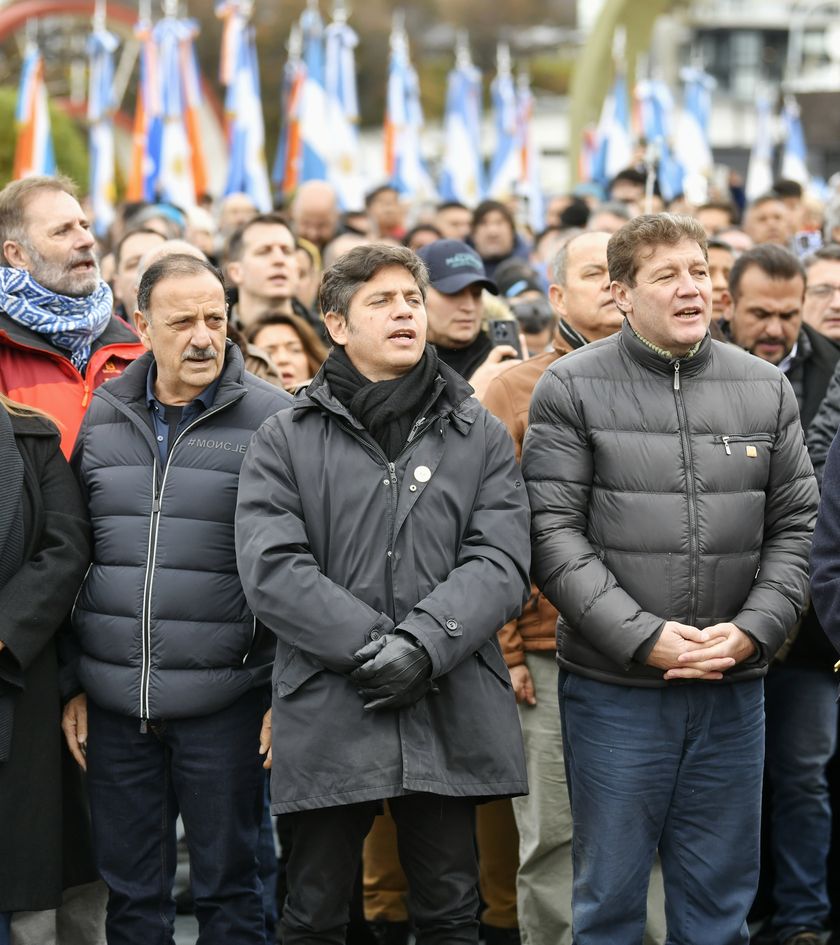 Axel Kicillof, en campaña desde el fin del mundo