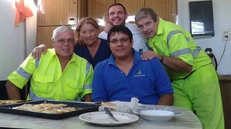 Goldín, de camisa blanca, en 2016 junto a sus compañeros de Caminos del Río Uruguay. 