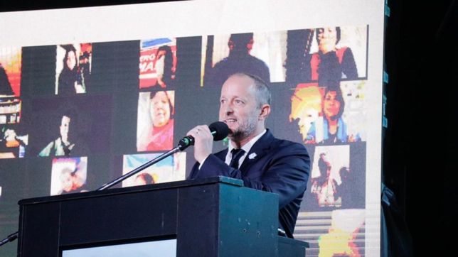 pena de la patria de lomas: insaurralde encabezo el acto por el 9 de julio