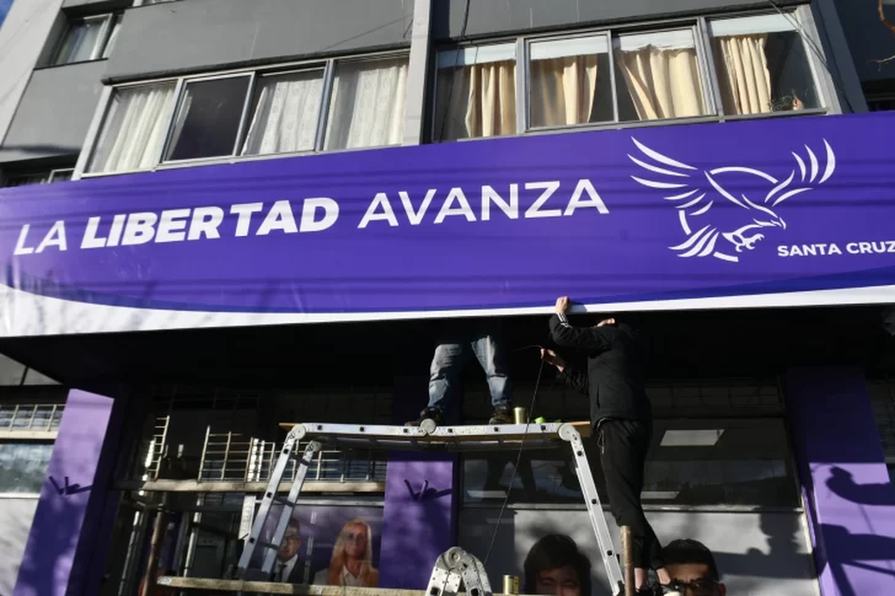 La Libertad Avanza se quedó con la emblemática sede del kirchnerismo en Río Gallegos. FOTO: La Opinión Austral