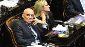Espert gobernador, entre el ascenso de la rabia y la presión de la tropa en fuga