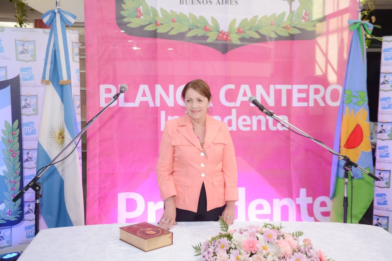 Blanca Cantero en su segunda asunción como intendenta de Presidente Perón.