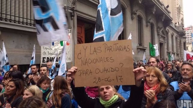 frazada corta: vidal encamina la paritaria docente pero complica a larreta frazada corta: vidal encamina la paritaria docente pero complica a larreta