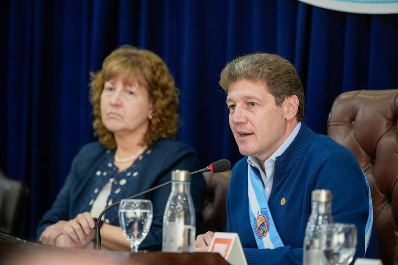 Gustavo Melella firmó el veto que busca terminar con los intentos opositores para voltear la reforma constitucional. 