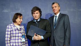 Javier Milei con los organizadores del Council of Americas