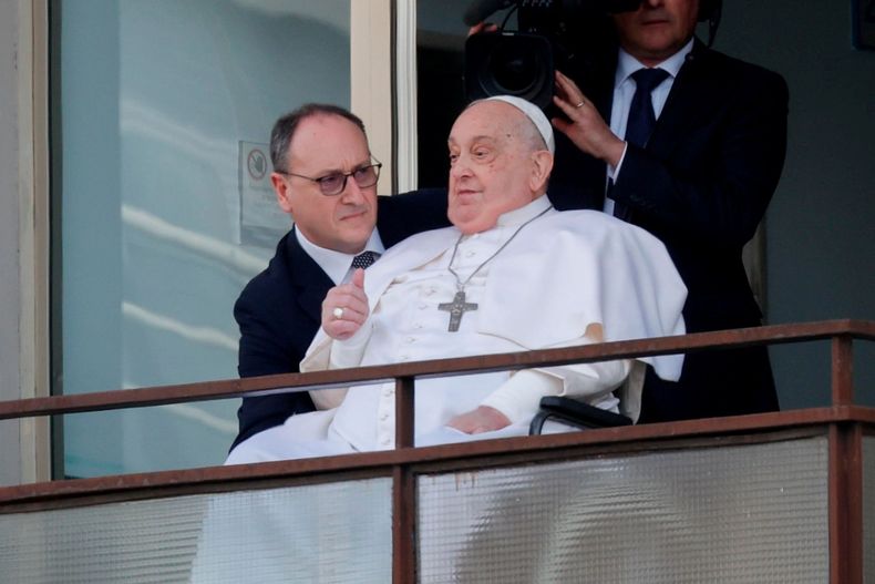El papa Francisco reaparece en público.