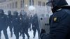 Representación de una protesta con bolas de nieve contra la policía en Noruega (Imagen generada por IA).&nbsp;