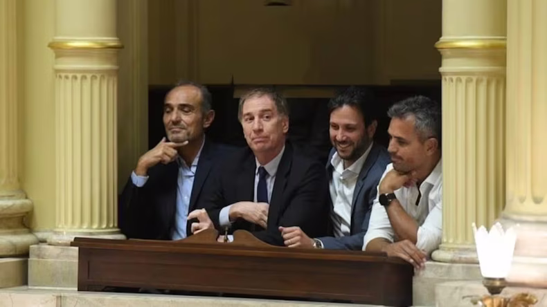 Diego Santilli, en el Congreso, con Ignacio Devitt, Lule y Martín Menem.&nbsp;