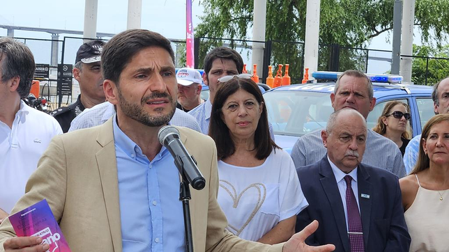 Maximiliano Pullaro y Clara García, Unidos en el amanecer de la gestión.