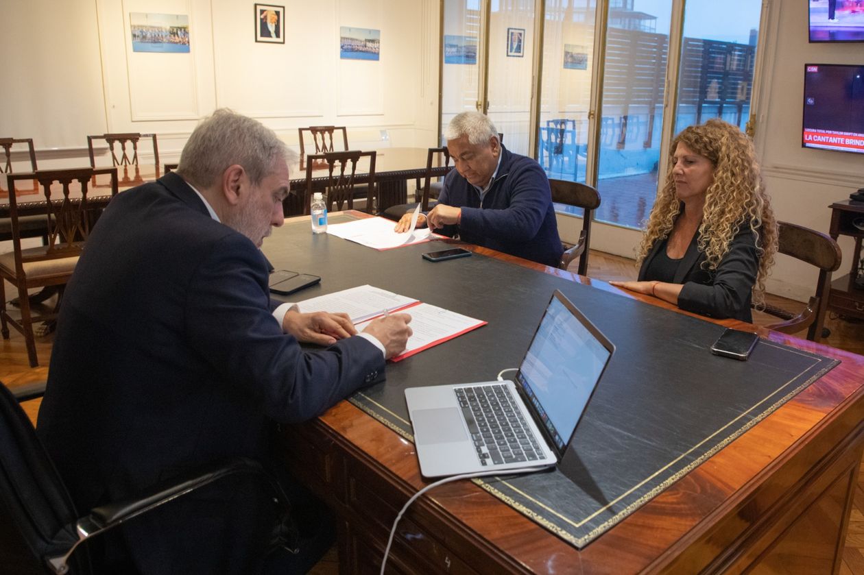Aníbal Fernández y Mercedes Lagioiosa. El ministro quiere a su segunda en lugar de Berni.