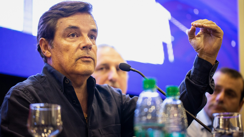 Carlos Rovira, el salvador que negocia sus votos desde Misiones.