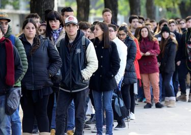 El desempleo como resultado de la contracción económica.