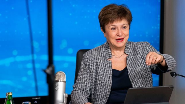 el gobierno busca espacio entre el fmi, la pandemia y el ano electoral