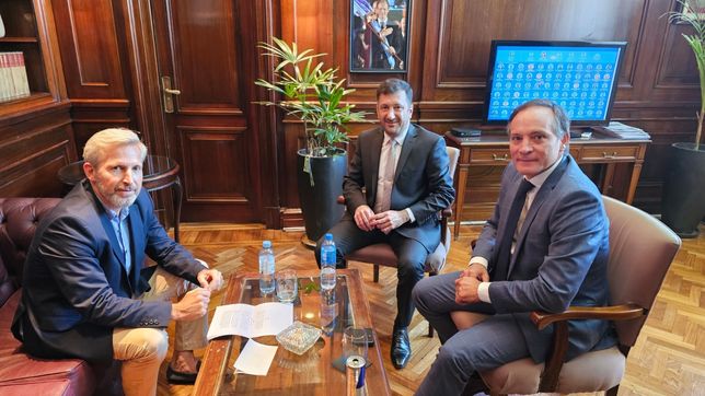 Frigerio, precandidato a gobernador de Entre Ríos, junto a los senadores Espínola y Kueider.
