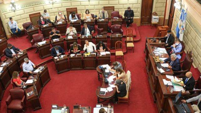 diputados afila las tijeras para desplumar el presupuesto de perotti