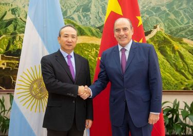 Guillermo Francos con el embajador de China