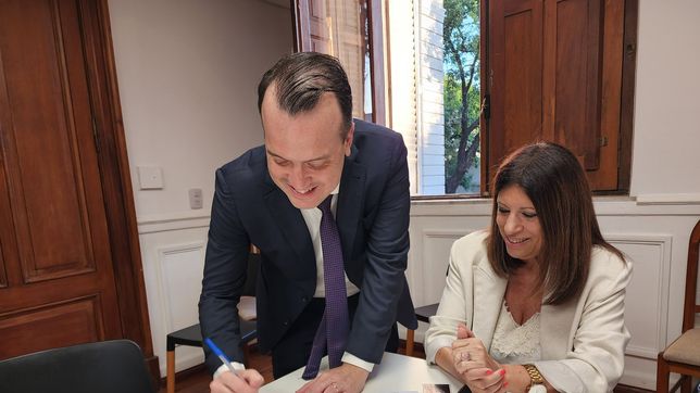 Joaquín Blanco junto a la pesidenta de la Cámara de Diputados Clara García.