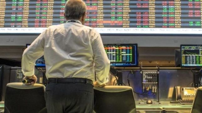 moderado rebote de las acciones argentinas en ny tras el lunes negro