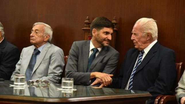 Maximiliano Pullaro, entre Roberto Falistocco y Eduardo Spuler, dos de los jueces de la Corte Suprema de Santa Fe.