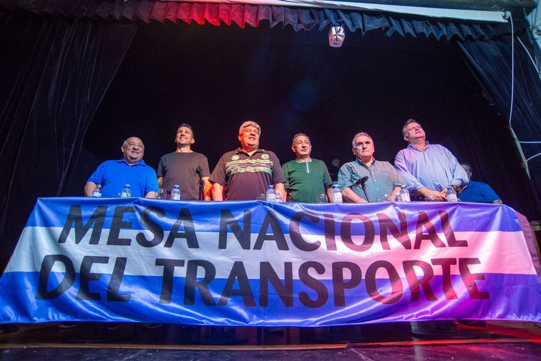 Pablo Moyano y los integrantes de la Mesa de Transporte (Infocamioneros)